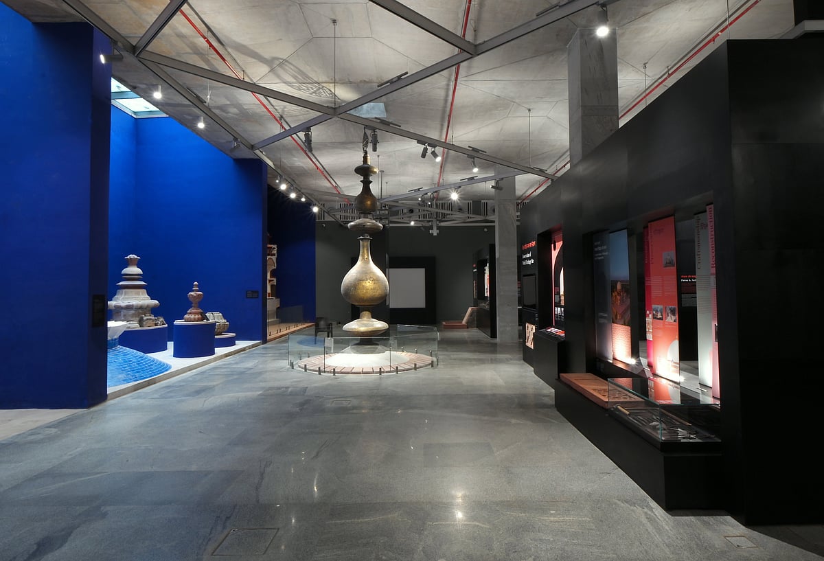 Over 500 artefacts displayed here from the collections of the
National Museum, Archaeological Survey of India and the Aga Khan
Trust for Culture include stone inscriptions, Mughal miniatures, textiles,
valuable manuscripts, exquisite metalware